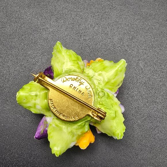 Porcelain Flower Brooch Purple Signed Made in England Dorothy Ann - Picture 3 of 7